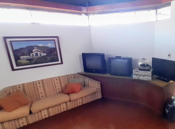 Casa amplia muy bien ubicada. 4