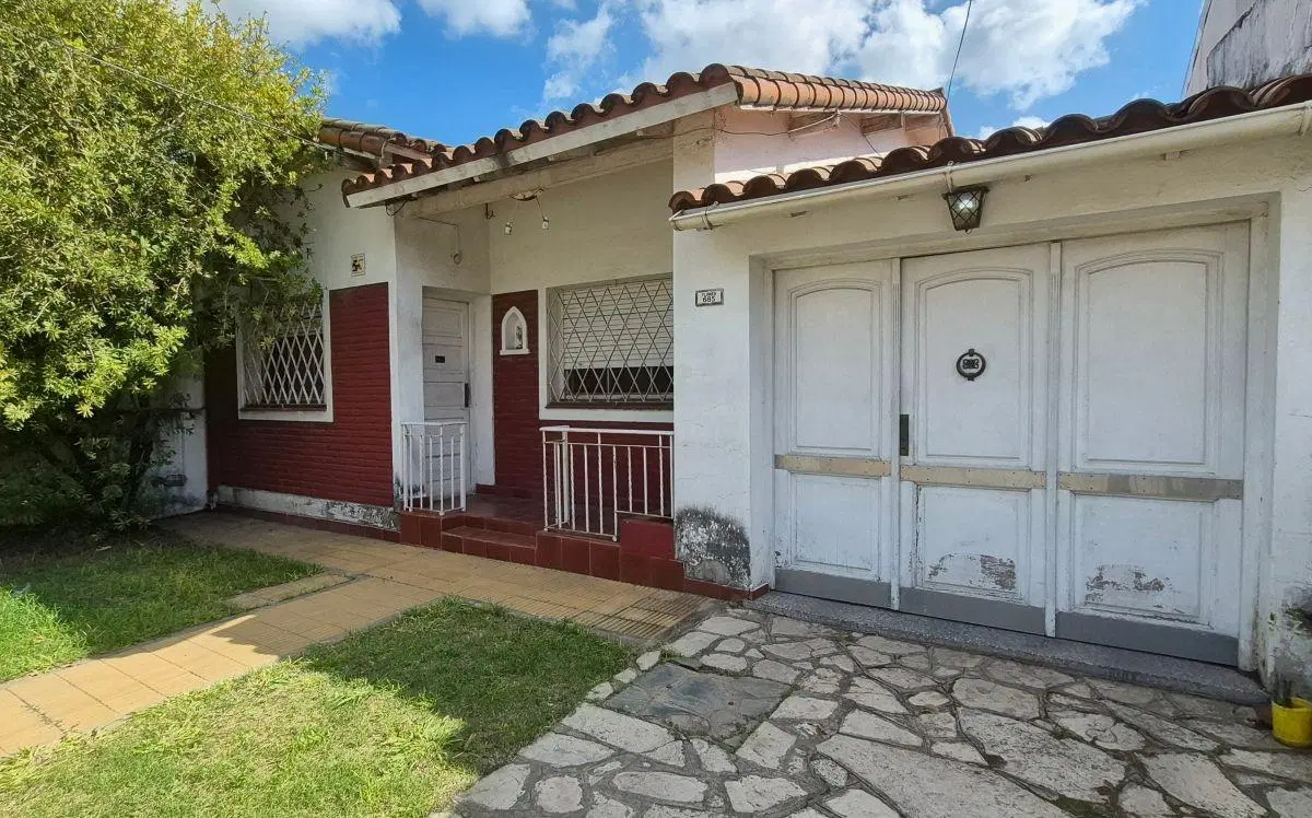 Chalet en venta en Paso del Rey. 3 ambientes con cochera y fondo. Oportunidad 1