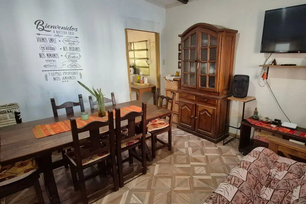 Casa de 3 ambientes con cochera y fondo. en venta. 8