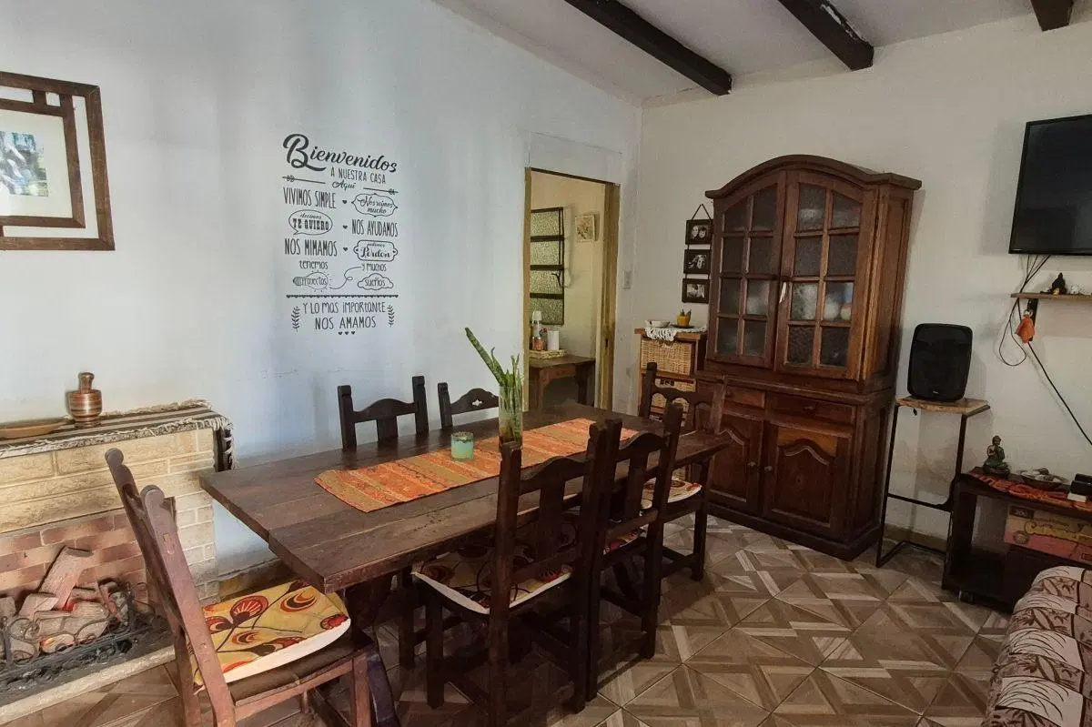 Casa de 3 ambientes con cochera y fondo. en venta. 3