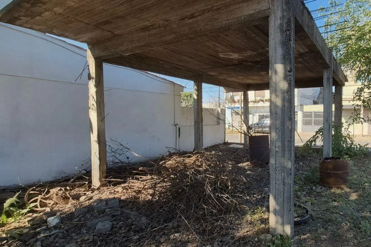 Esquina Comercial con mucho potencial en Venta 2
