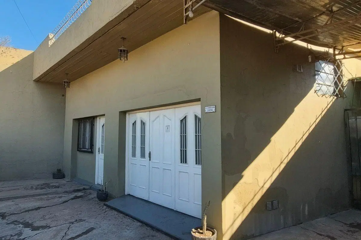 Casa con local sobre Ruta 23. Excelentes accesos 2