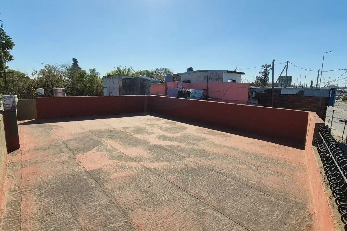 Casa con local sobre Ruta 23. Excelentes accesos 8