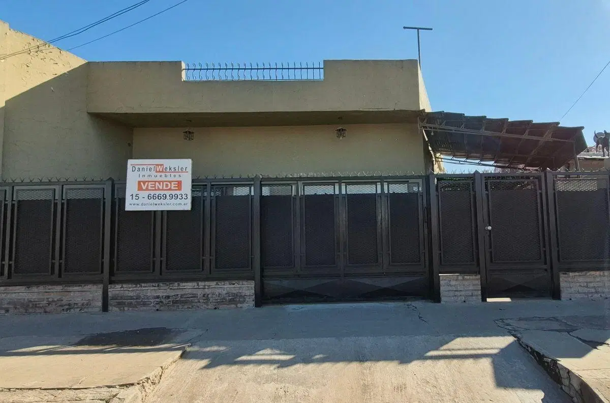 Casa con local sobre Ruta 23. Excelentes accesos 3