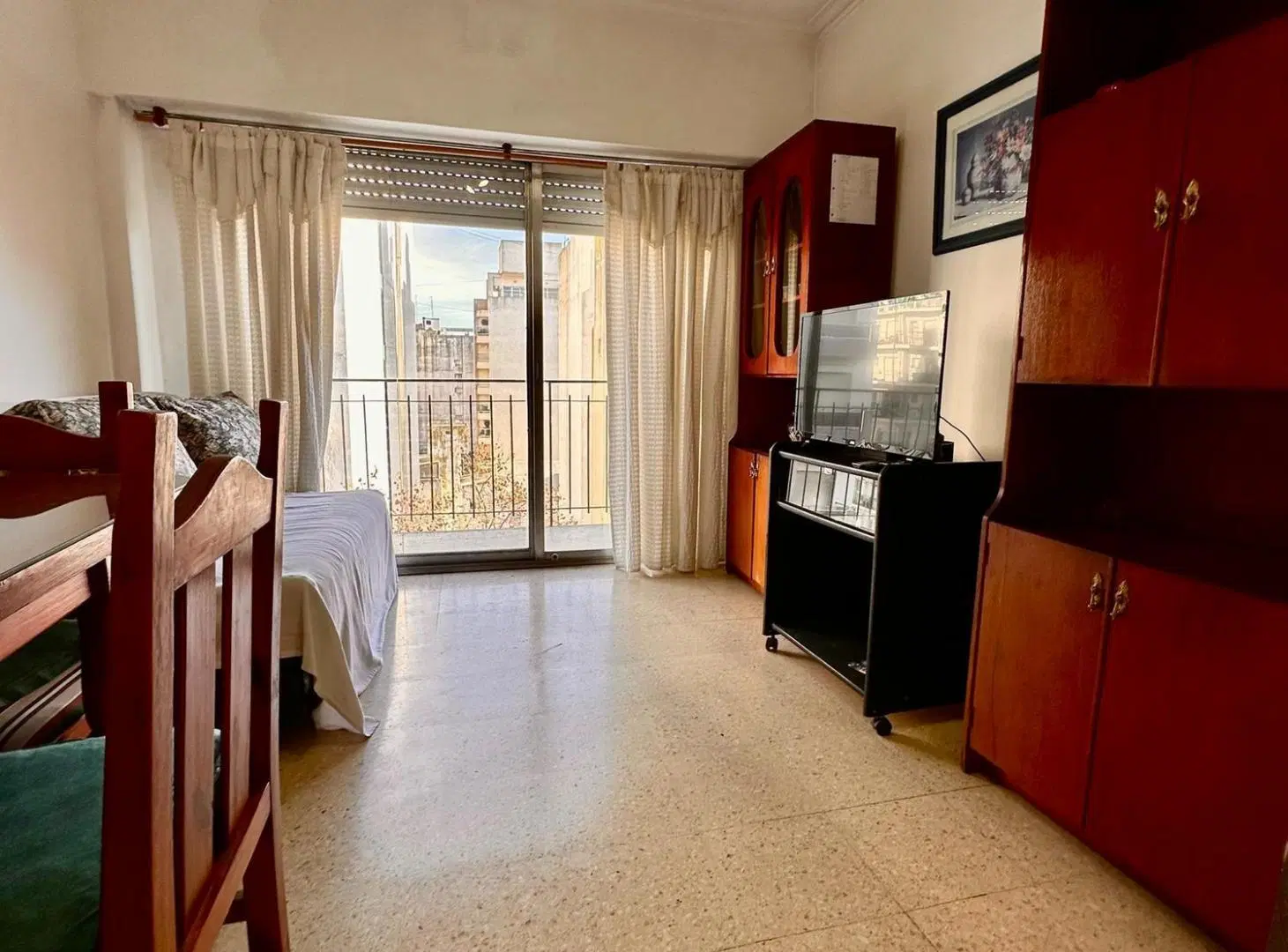 Departameto de ambientes externo con amplio balcón 3