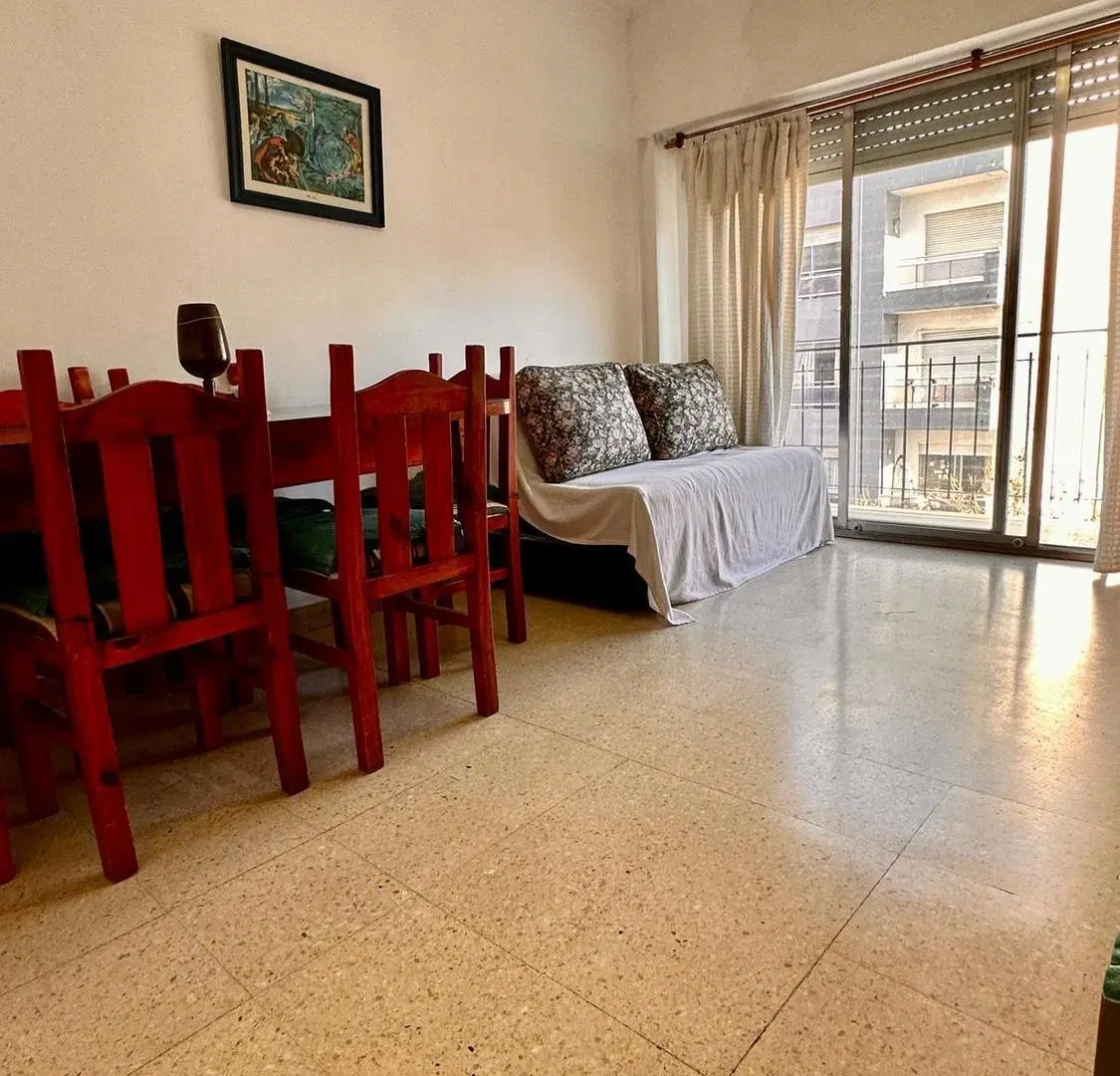 Departameto de ambientes externo con amplio balcón 5