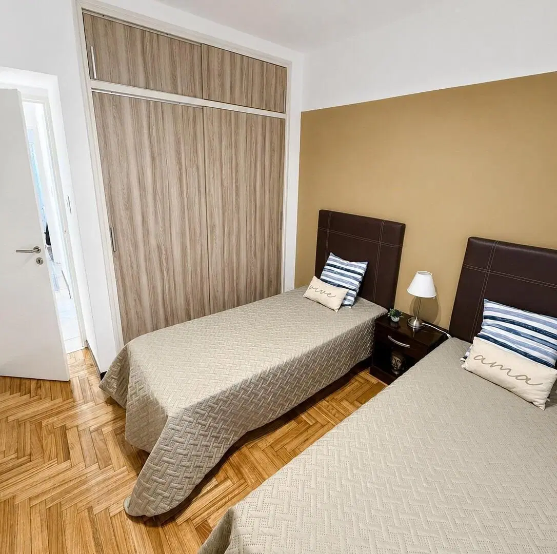 Departamento de 3 ambientes a la calle, con balcón corrido y vista abierta 4