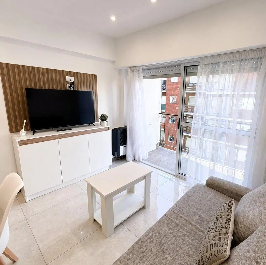 Departamento de 3 ambientes a la calle, con balcón corrido y vista abierta 3