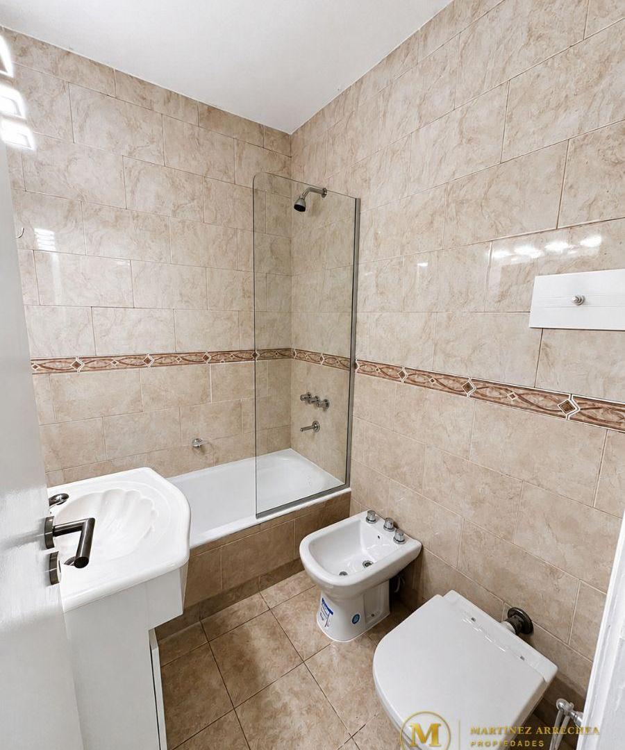 Foto de 3 ambientes reciclado con balcón y cocina renovada, imagen 2