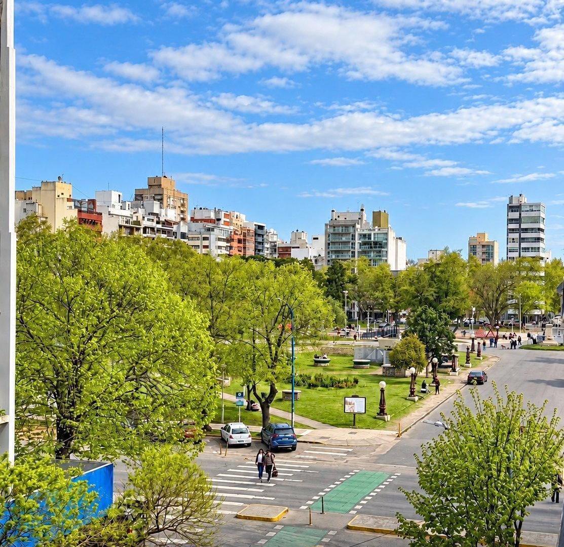 Foto de Exclusivo departamento de 4 ambientes con dependencia, cochera cubierta, imagen 1