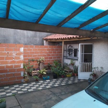 Departamento Tipo Casa Al Frente de 3 Ambientes con Entrada de Auto. 2