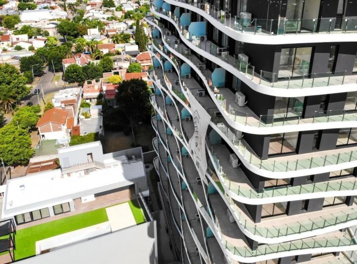 Amplio departamento 2 ambientes  en piso 12 .PREMIUM/Con dos baños/COCHERA 2