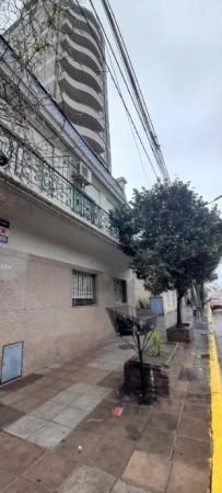 ALQUILER Dpto de 2 Ambientes sobre Alsina. 2