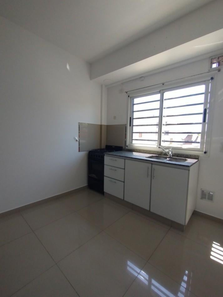 Foto de ALQUILER DEPARTAMENTO DE 2 AMBIENTES CON COCHERA LOMAS DE ZAMORA ZONA, imagen 4