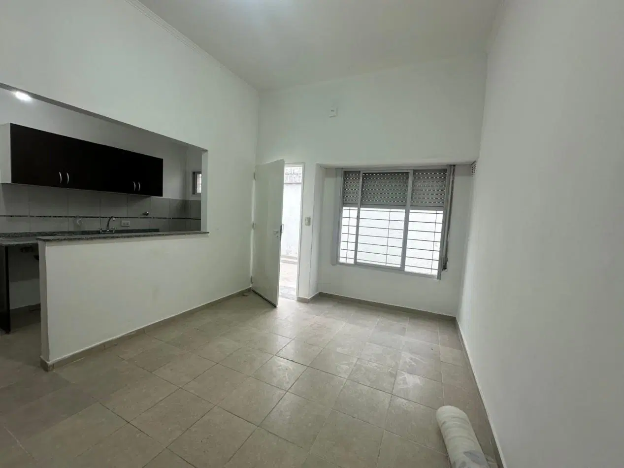 Moderno departamento de 2 amb con cochera sin expensas en Lanus 2