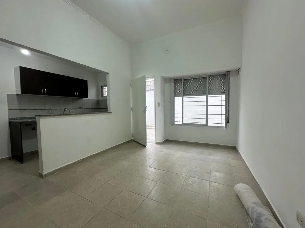 Moderno departamento de 2 amb con cochera sin expensas en Lanus 1