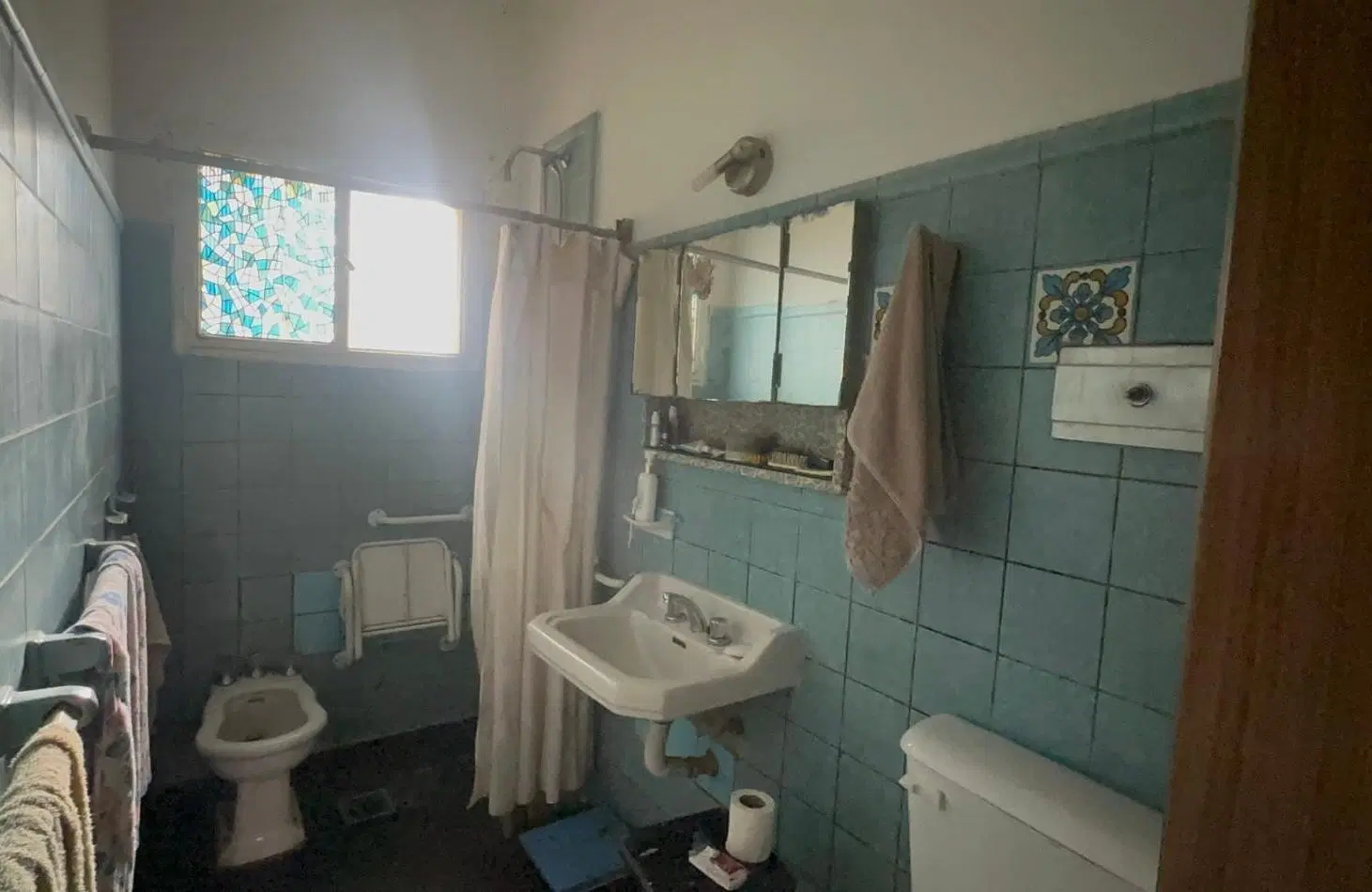 CASA A RECICLAR O A DEMOLER - LOTE DE 541 M² EN ZONA RESIDENCIAL DE BANFIELD 4