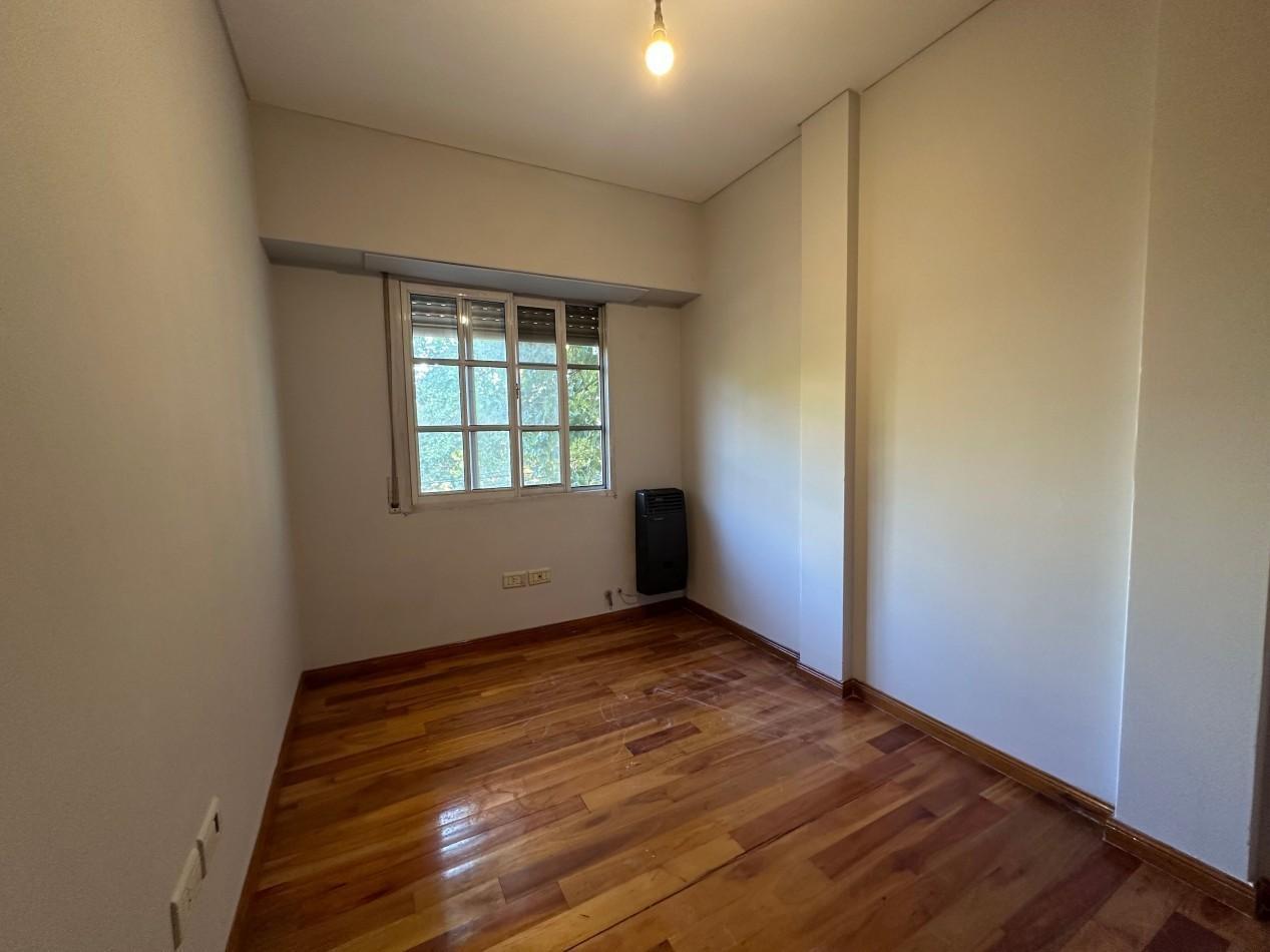 Foto de Alquiler Departamento 4 Ambientes con Cochera y Balcon - 3 Dormitorios, imagen 2