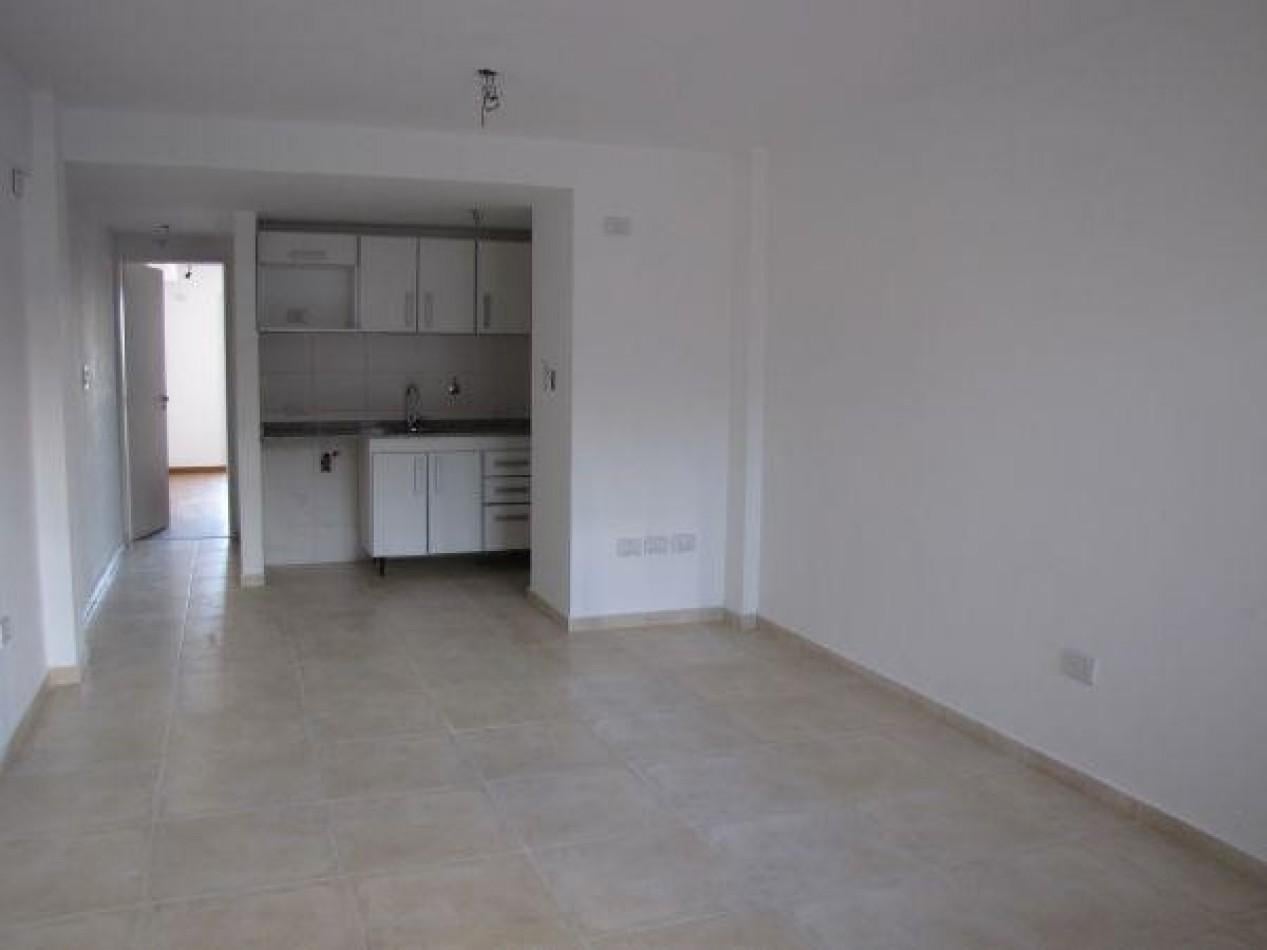 Foto de ALQUILER DEPARTAMENTO 2 AMB PB CON COCHERA Y TERRAZA PROPIA, imagen 2