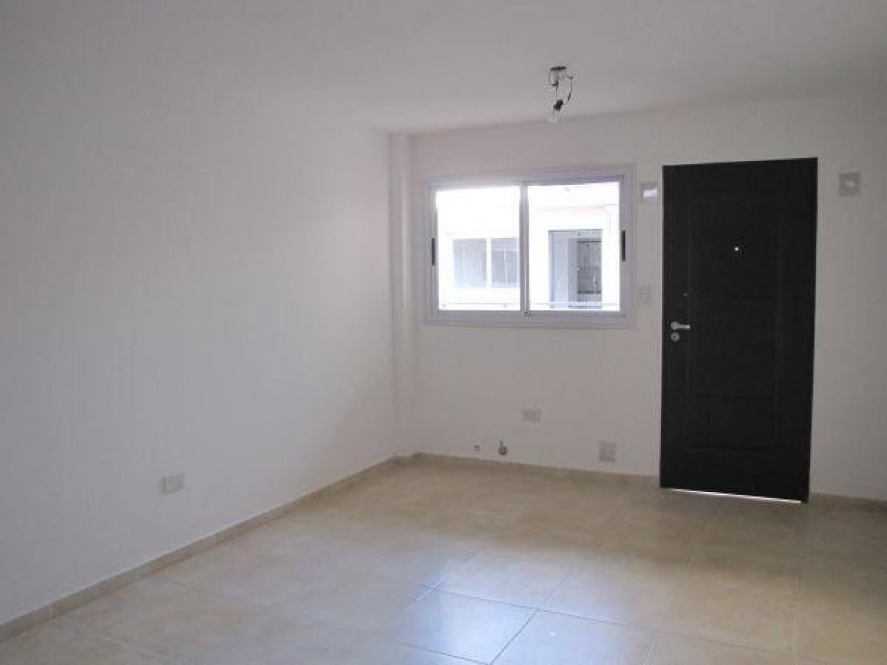 Foto de ALQUILER DEPARTAMENTO 2 AMB PB CON COCHERA Y TERRAZA PROPIA, imagen 1