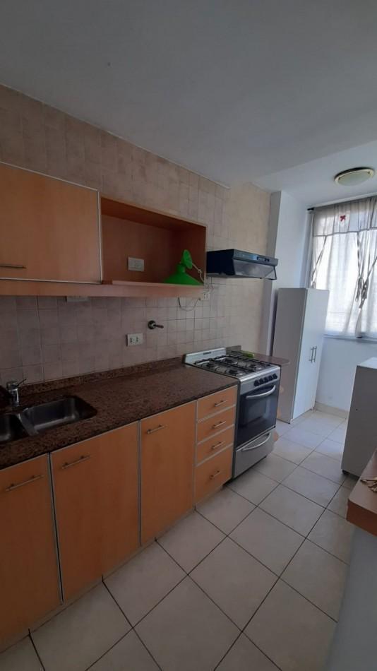 Foto de Departamento 2 ambientes con balcon al frente - Lomas de Zamora Centro, imagen 3