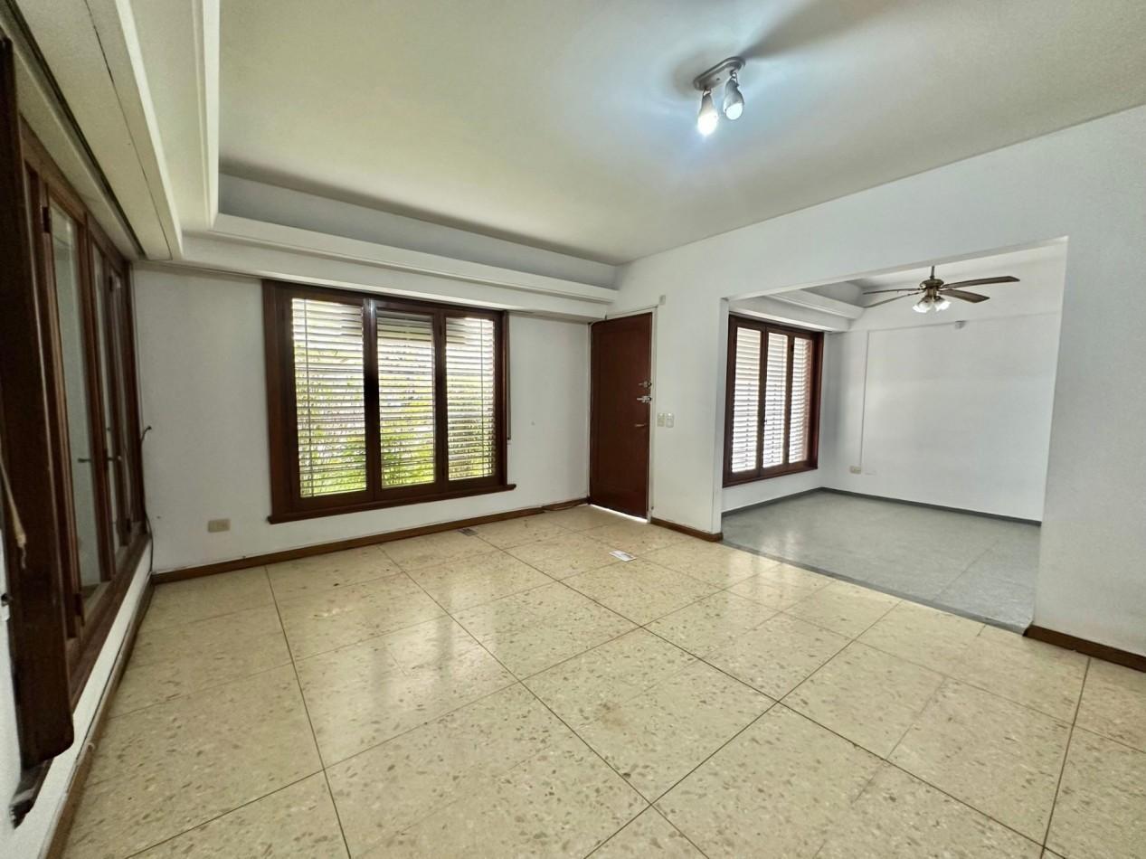 Foto de Venta en block - 2 departamentos 3 ambientes con patio y cochera, imagen 3