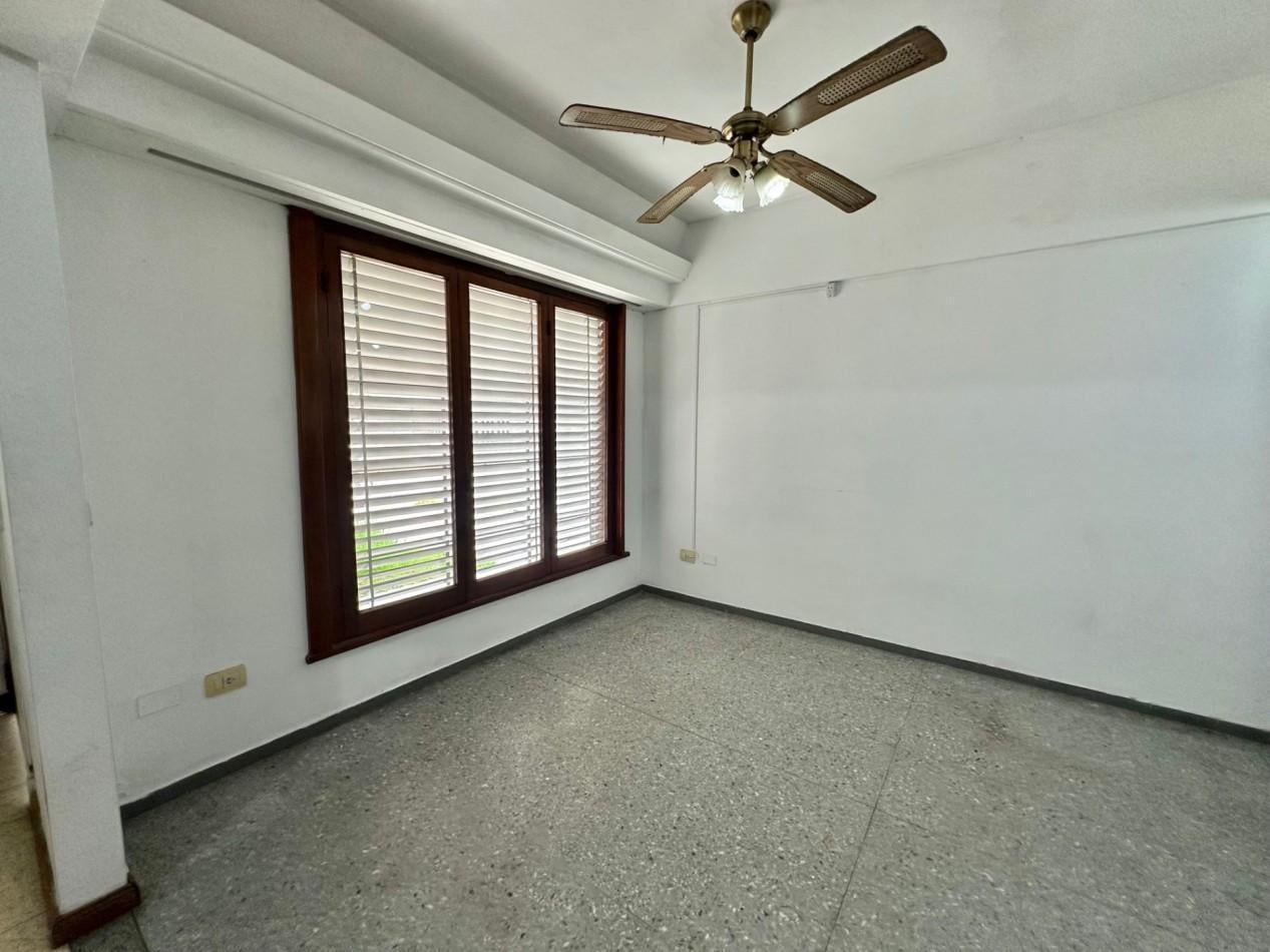 Foto de Venta en block - 2 departamentos 3 ambientes con patio y cochera, imagen 2