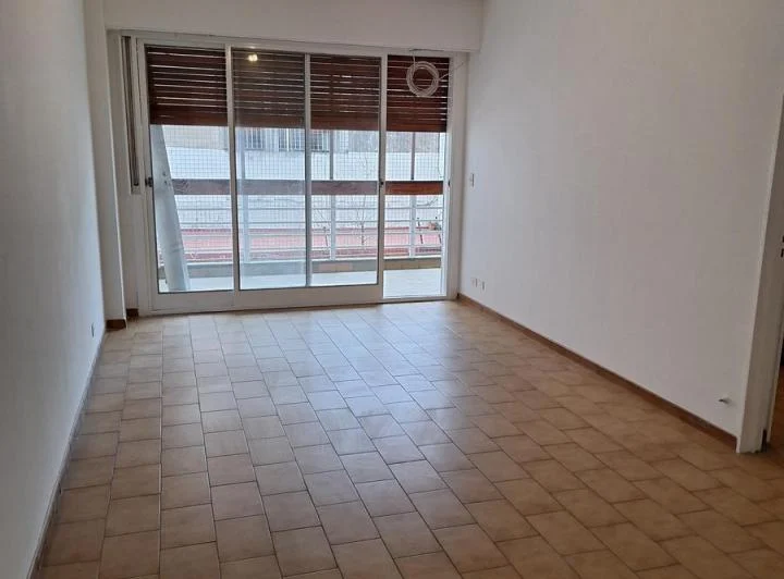 ALQUILER - 3 amb con balcon - Flores 4
