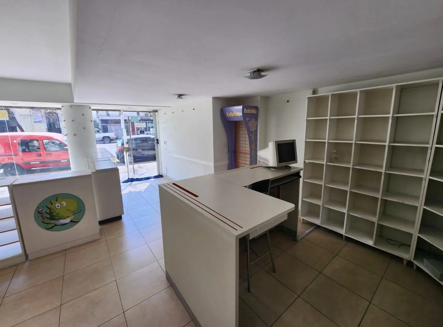 VENTA - Local luminoso - Parque Chacabuco 3