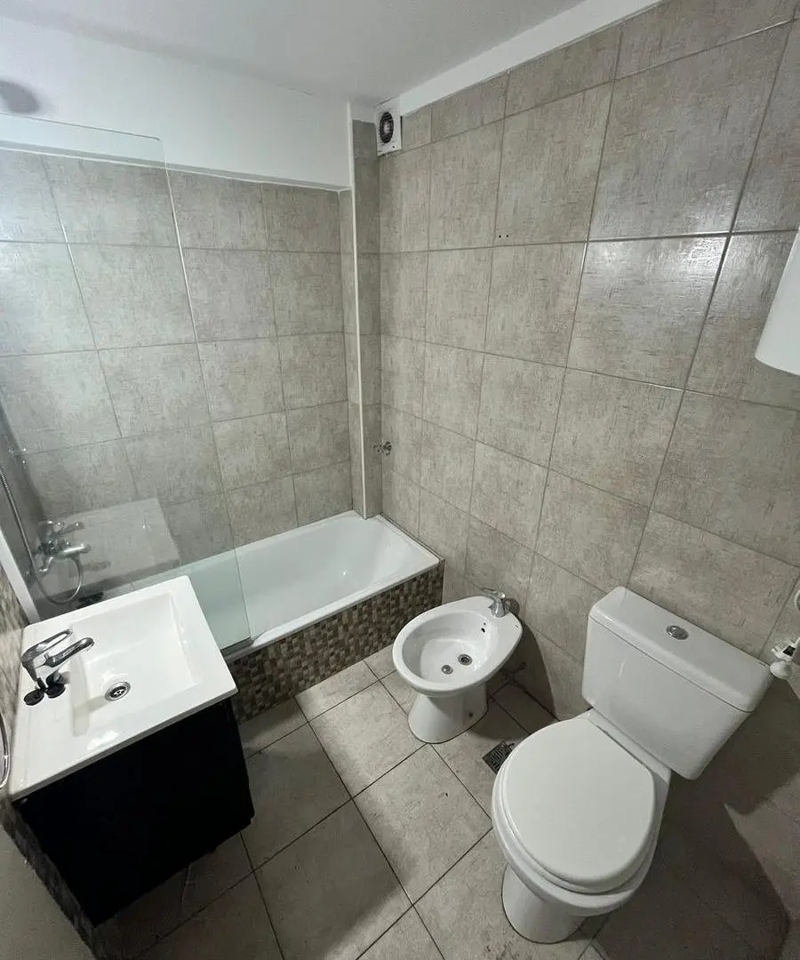 VENTA - Mono Ambiente en L - Flores 5
