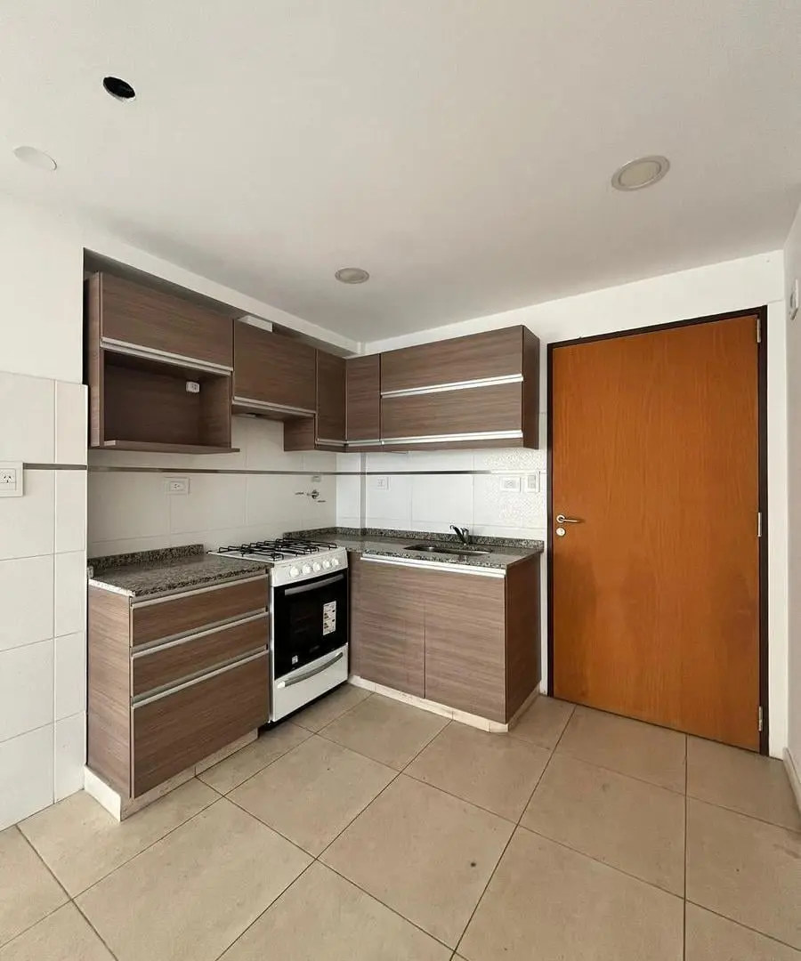 VENTA - Mono Ambiente en L - Flores 3