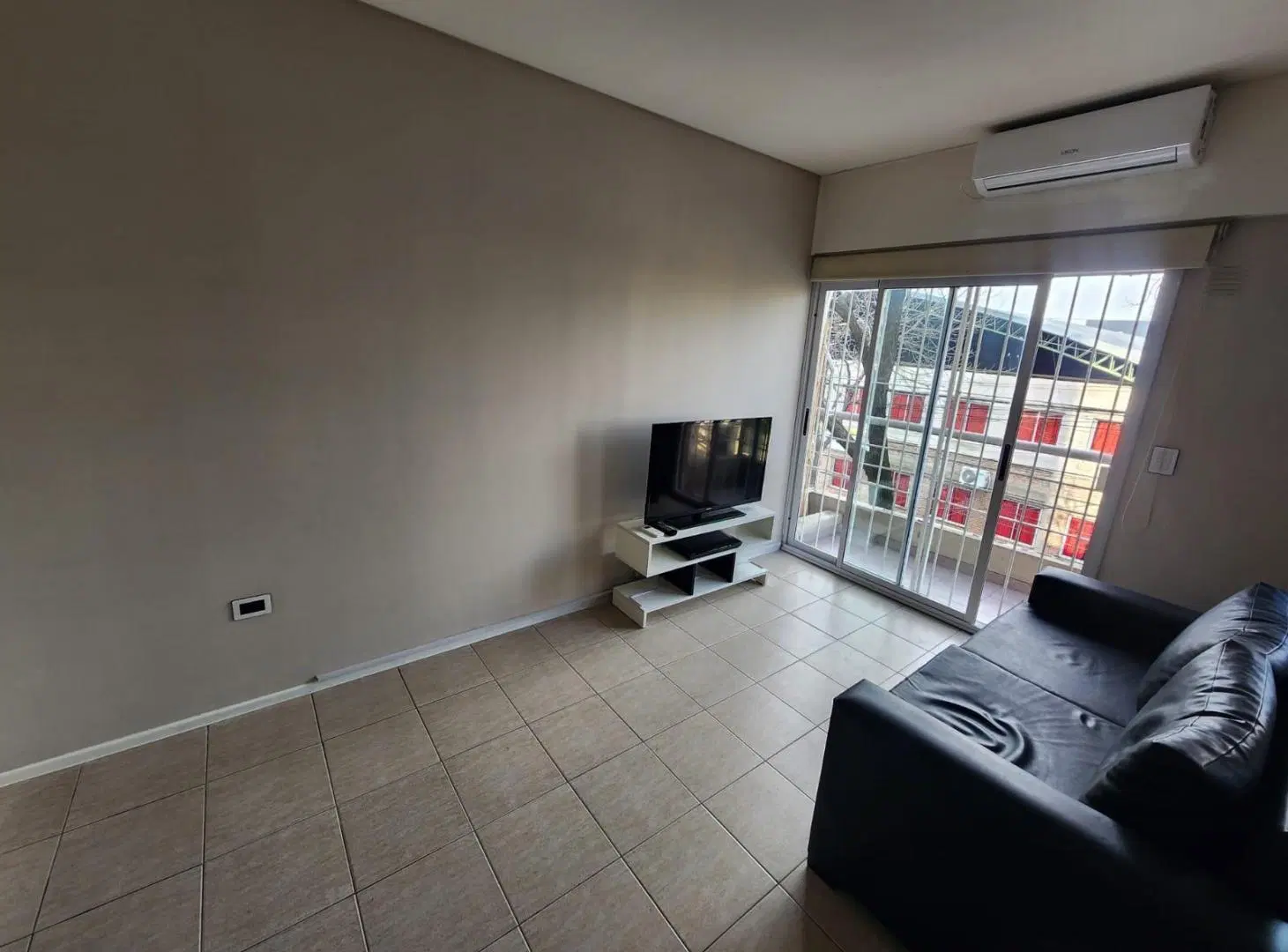 VENTA - Mono Ambiente divisible con balcon - Parque Chacabuco 2