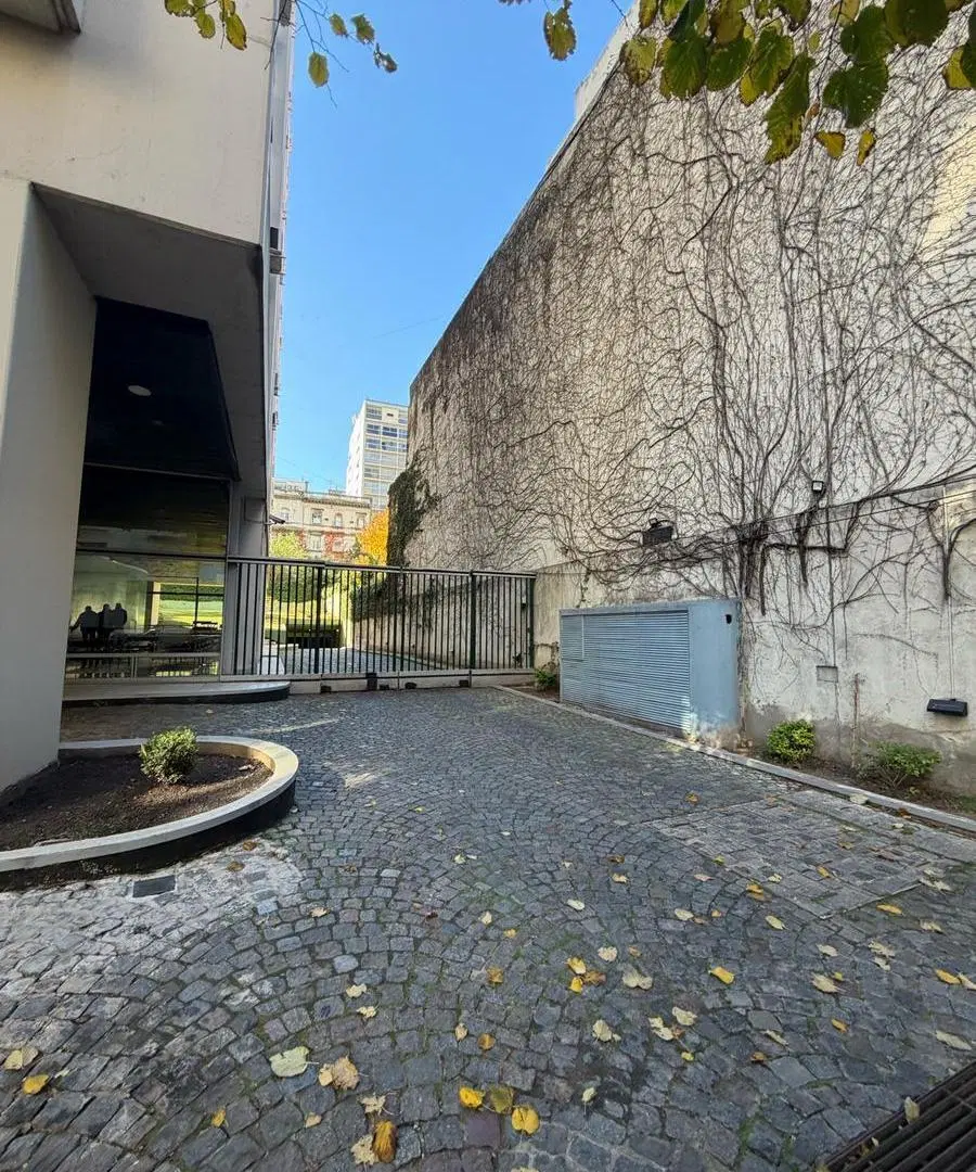 VENTA - Tres Ambientes con Balcon y Cochera - Recoleta 4