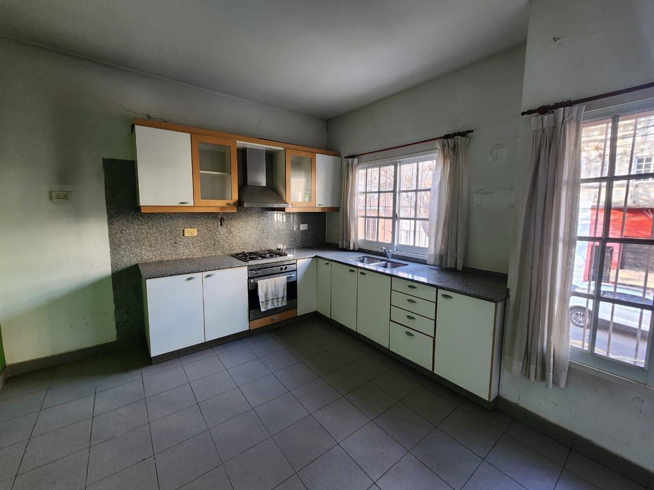 Foto de VENTA - Duplex 4 Ambientes con cochera - Parque Chacabuco, imagen 1