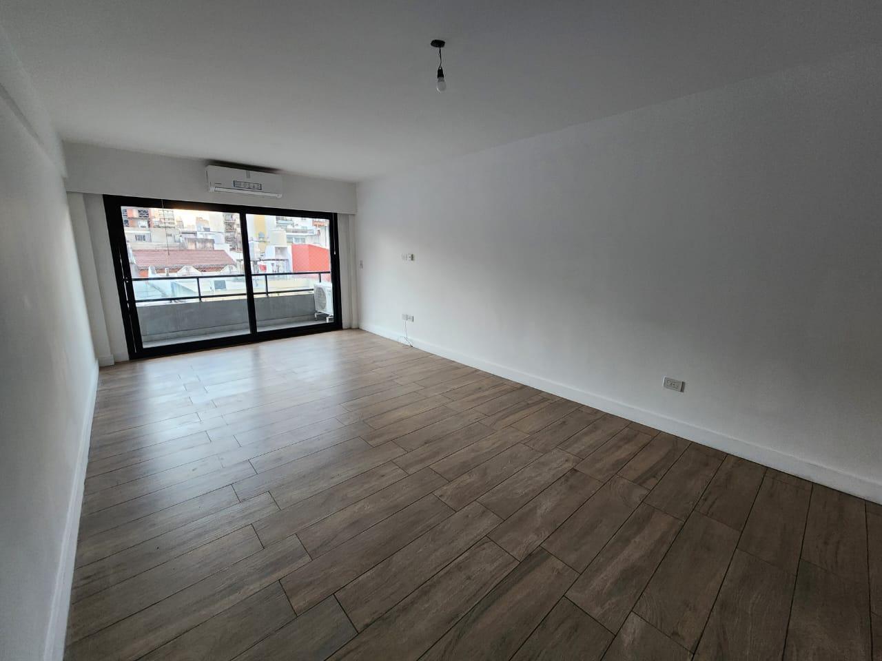 Foto de VENTA - 3 Ambientes c/ balcón y cochera cubierta - Boedo, imagen 1
