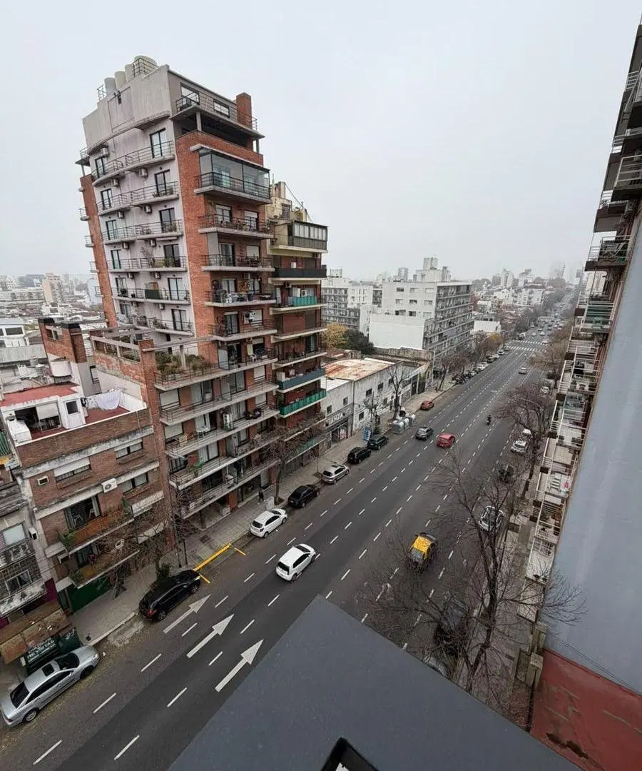 ALQUILER - Monoambiente divisible con balcón - San cristobal 8