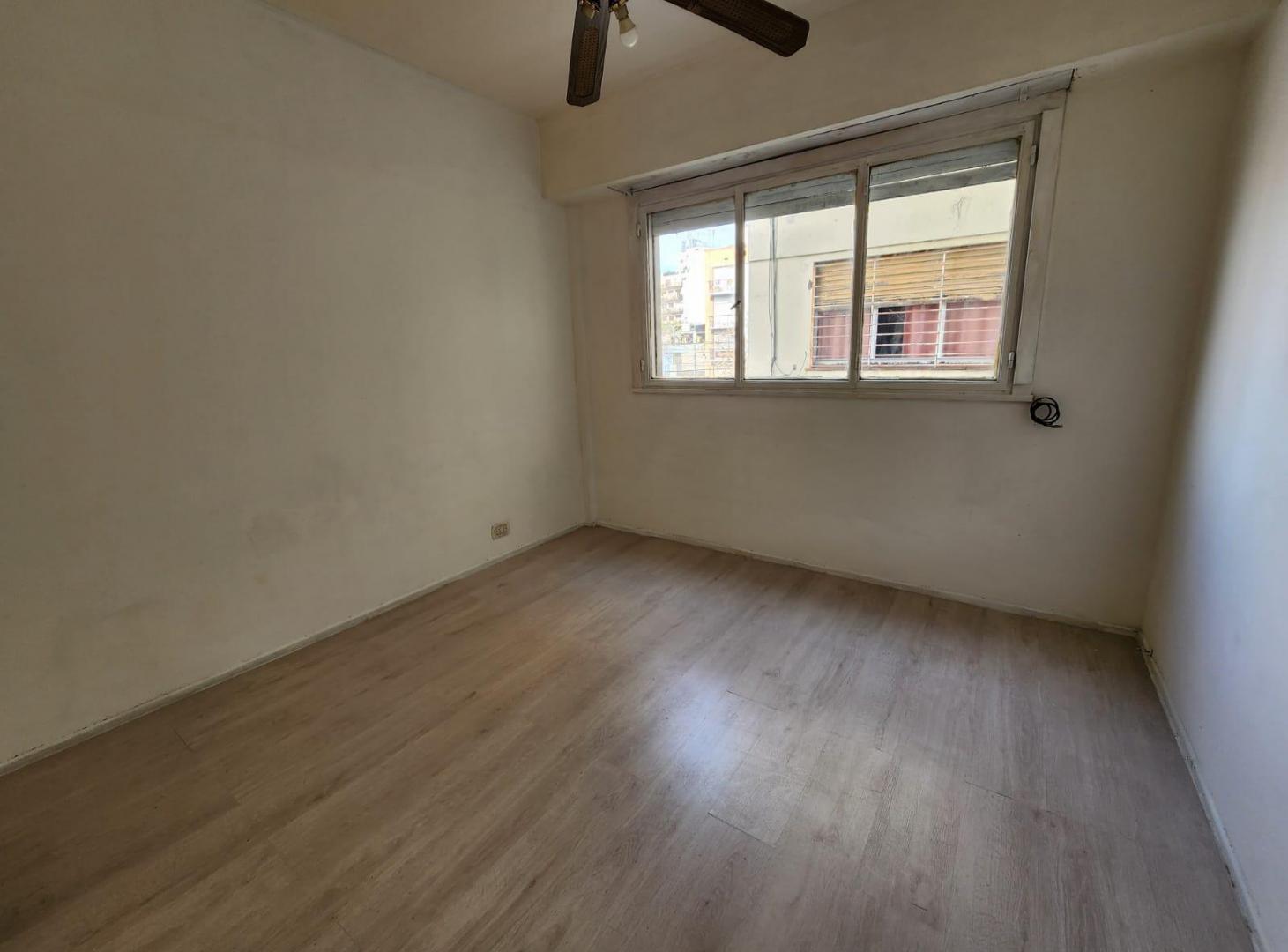 Foto de VENTA - Dos Ambientes al lateral - Floresta, imagen 3