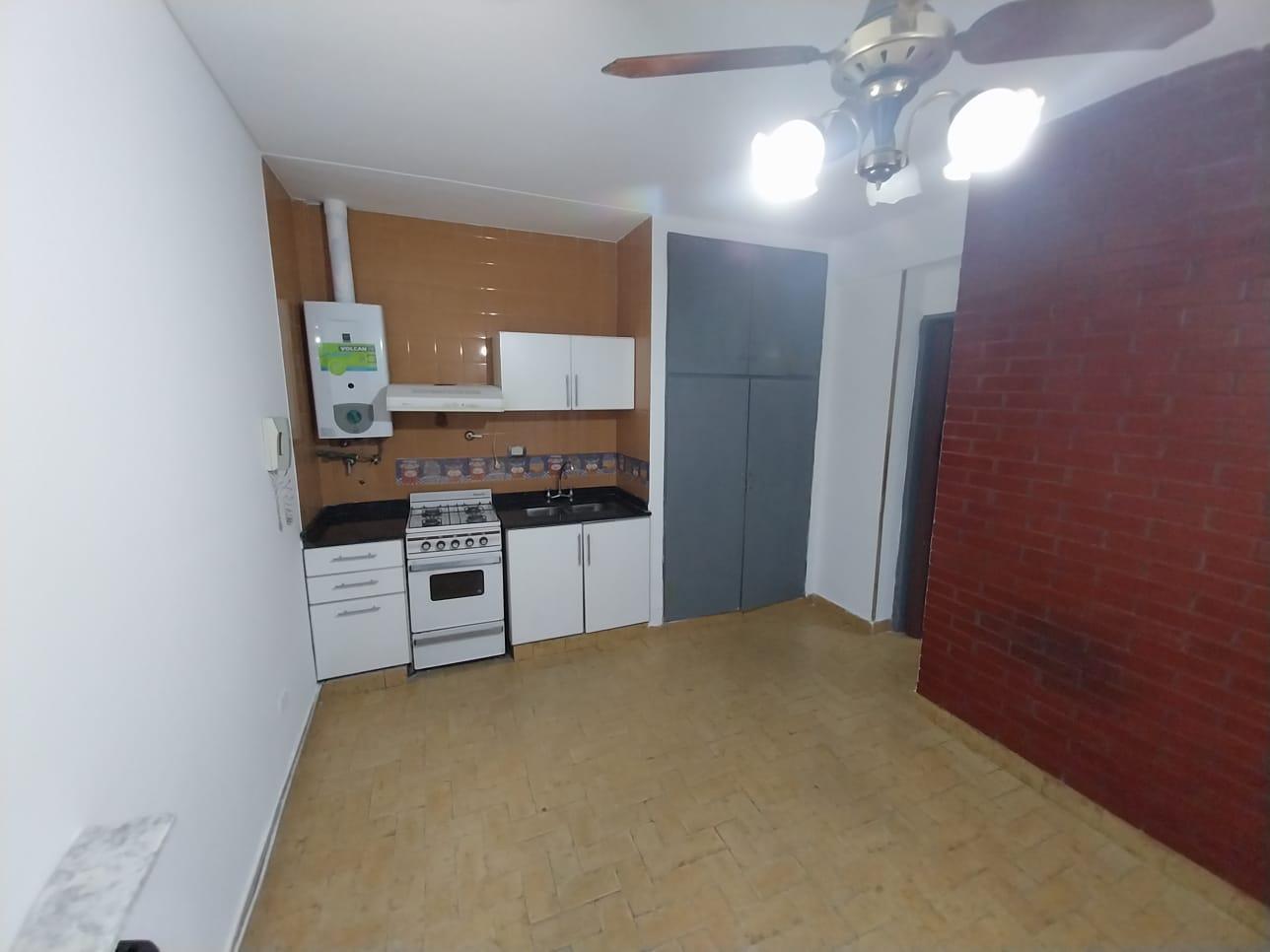 Foto de ALQUILER - PH Dos Ambientes con patio - Mataderos, imagen 3