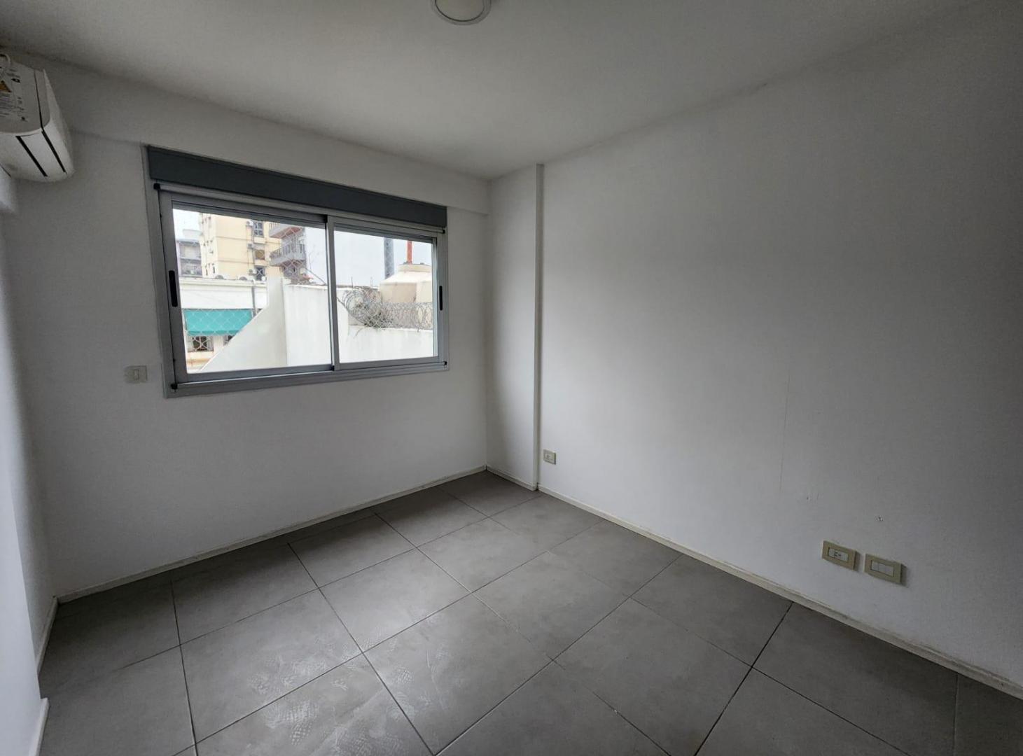 Foto de VENTA - Dos Ambientes al contrafrente con balcon - Flores, imagen 5