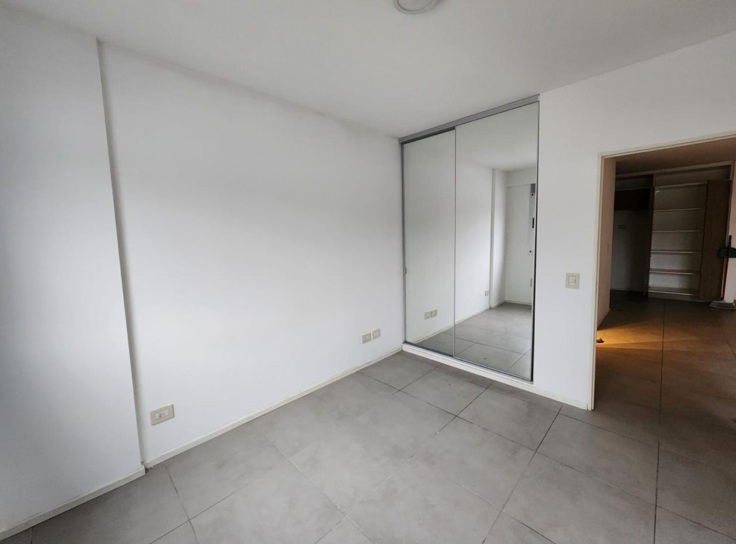Foto de VENTA - Dos Ambientes al contrafrente con balcon - Flores, imagen 4