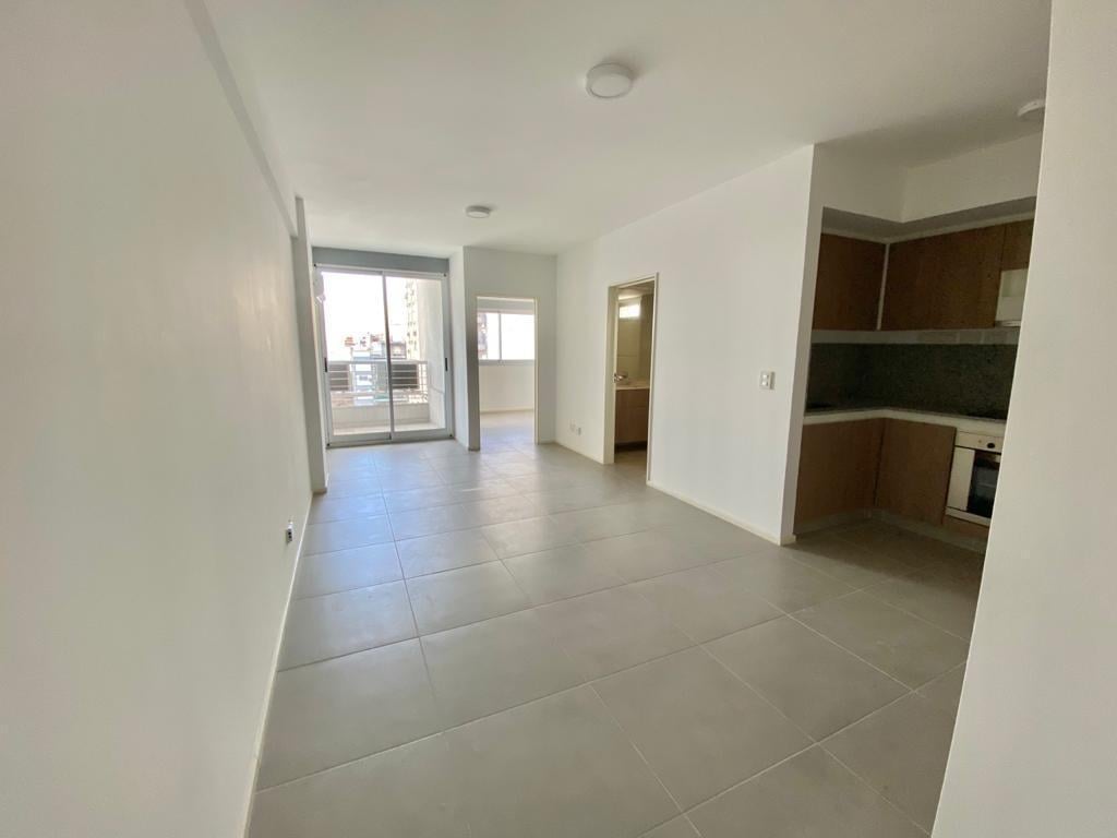 Foto de VENTA - Dos Ambientes al contrafrente con balcon - Flores, imagen 1