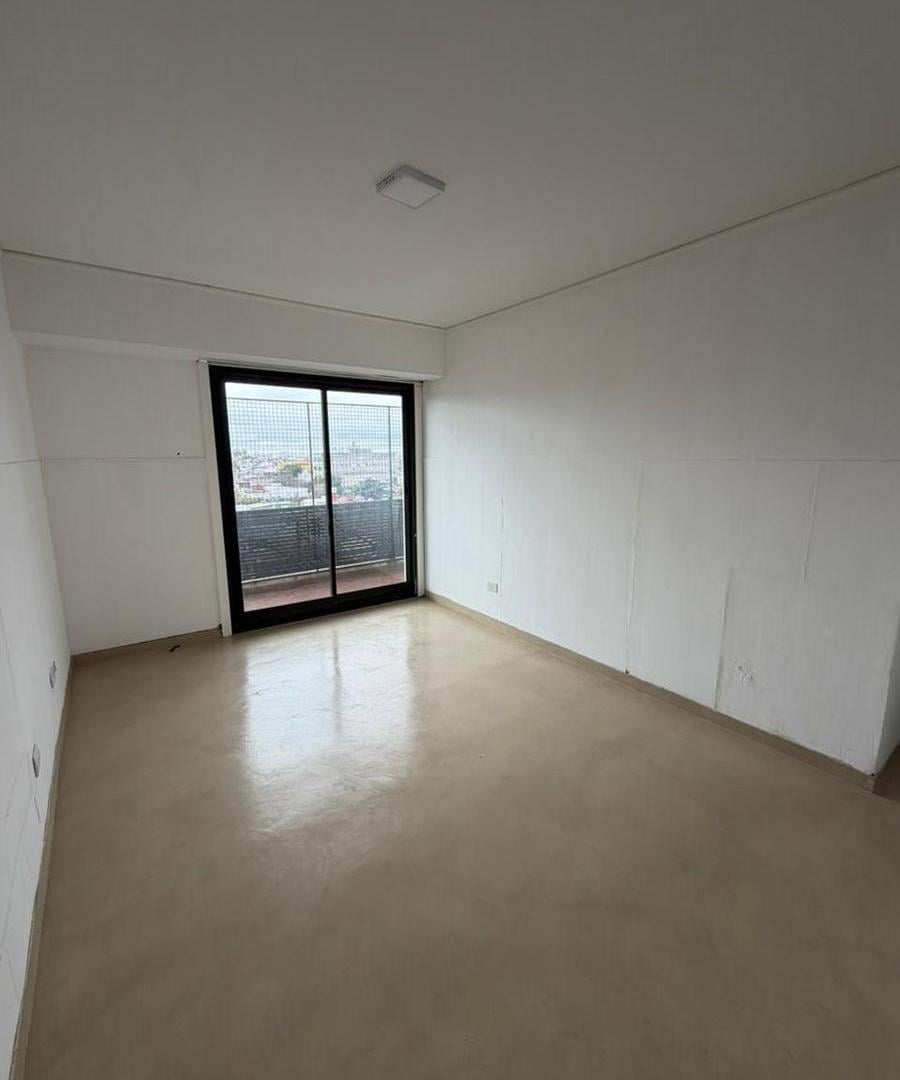 Foto de ALQUILER - Tres Ambientes con balcon al frente - Parque Chacabuco, imagen 1