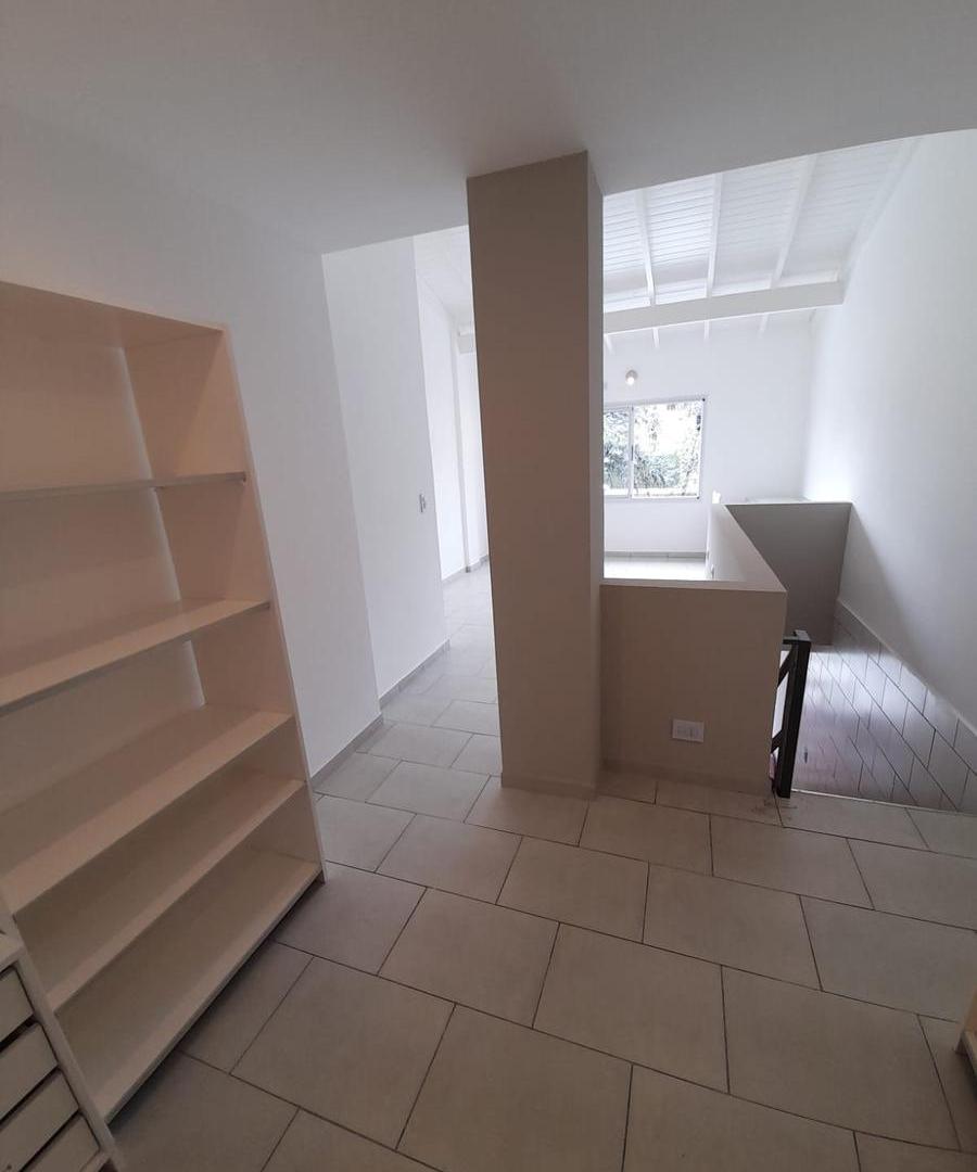 Foto de ALQUILER - PH tipo Duplex Dos Ambientes - Parque Avellaneda, imagen 2