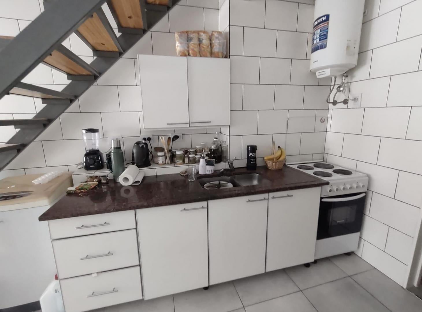 Foto de ALQUILER - PH tipo Duplex Dos Ambientes - Parque Avellaneda, imagen 3