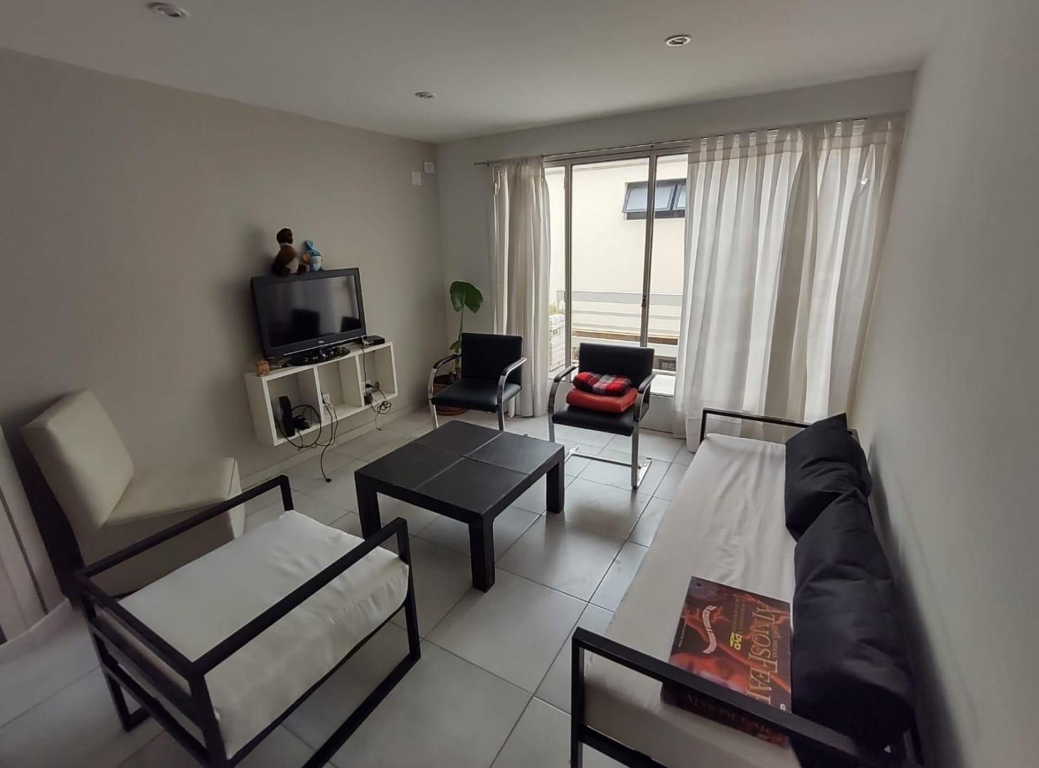 Foto de ALQUILER - PH tipo Duplex Dos Ambientes - Parque Avellaneda, imagen 1