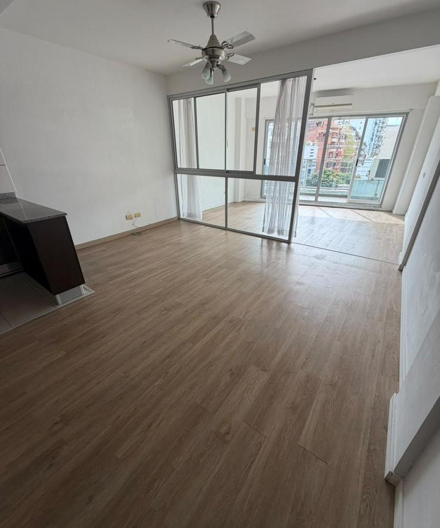 Foto de VENTA - Mono Ambiente muy luminoso con balcón al frente - Caballito, imagen 1