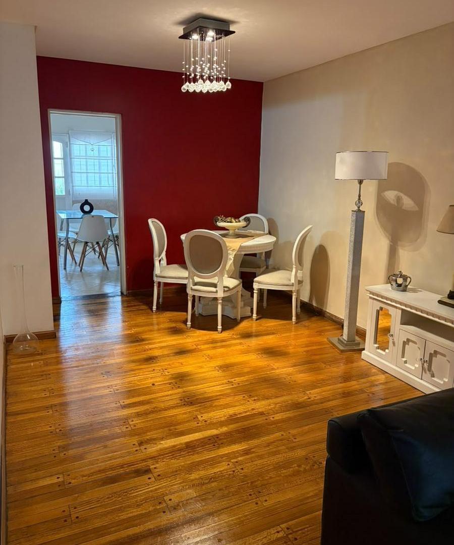 Foto de TRIPLEX EN VENTA DE 215 M2 + DOS COCHERAS + JARDIN Y TERRAZA - Flores, imagen 4