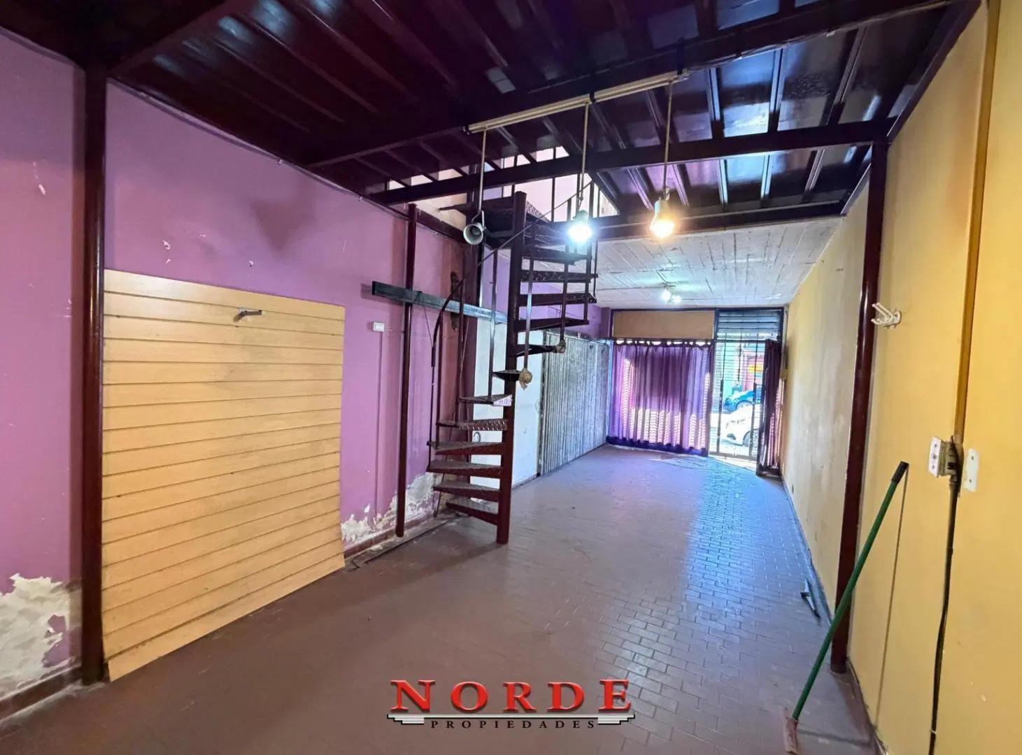 VENTA • LOCAL • FLORESTA • DOBLE ALTURA • APTO CRÉDITO 5