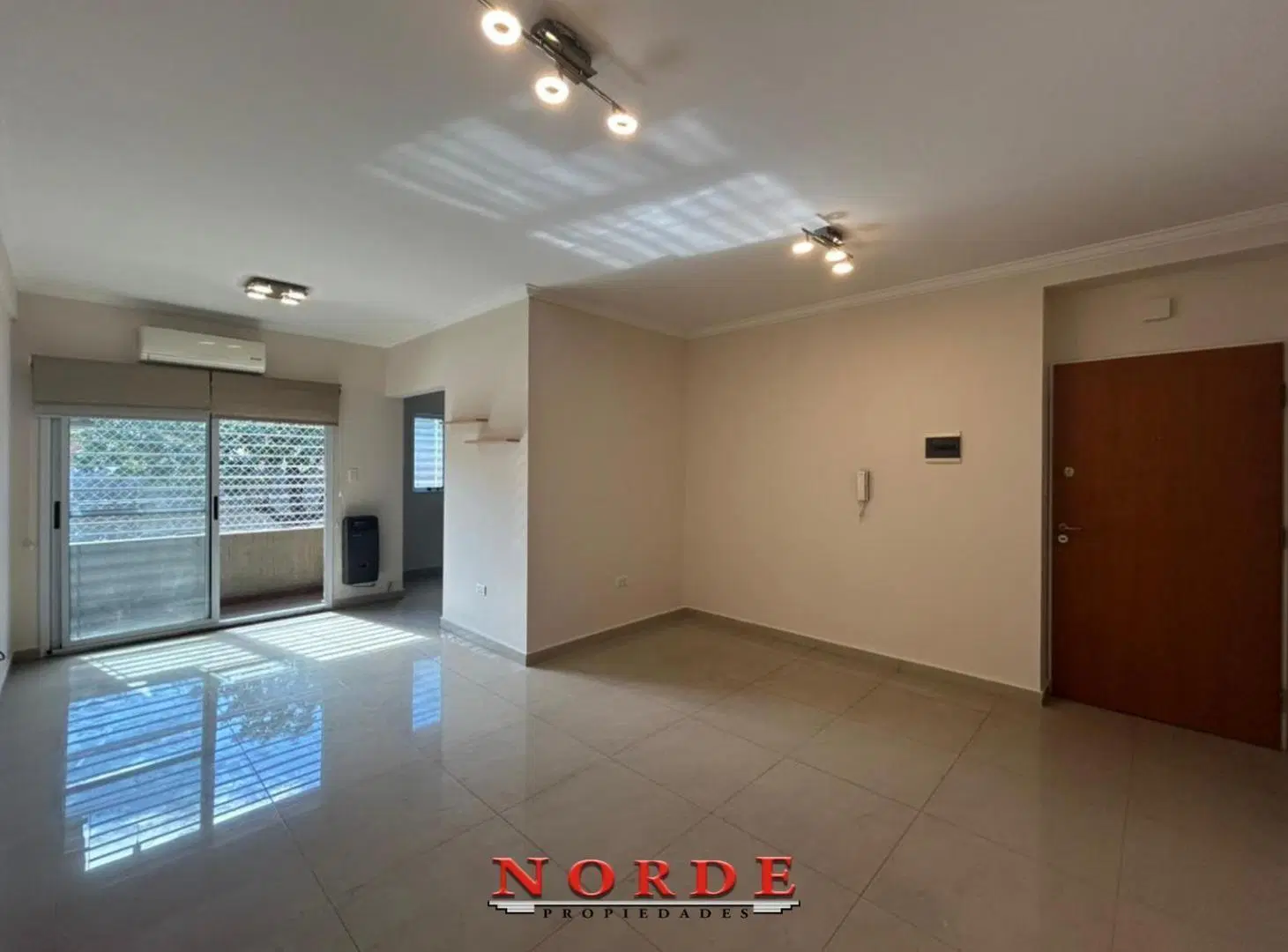 VENTA • DOS AMBIENTES • LINIERS • BALCÓN • TERRAZA PROPIA • ALTILLO • APTO CRÉDITO 3