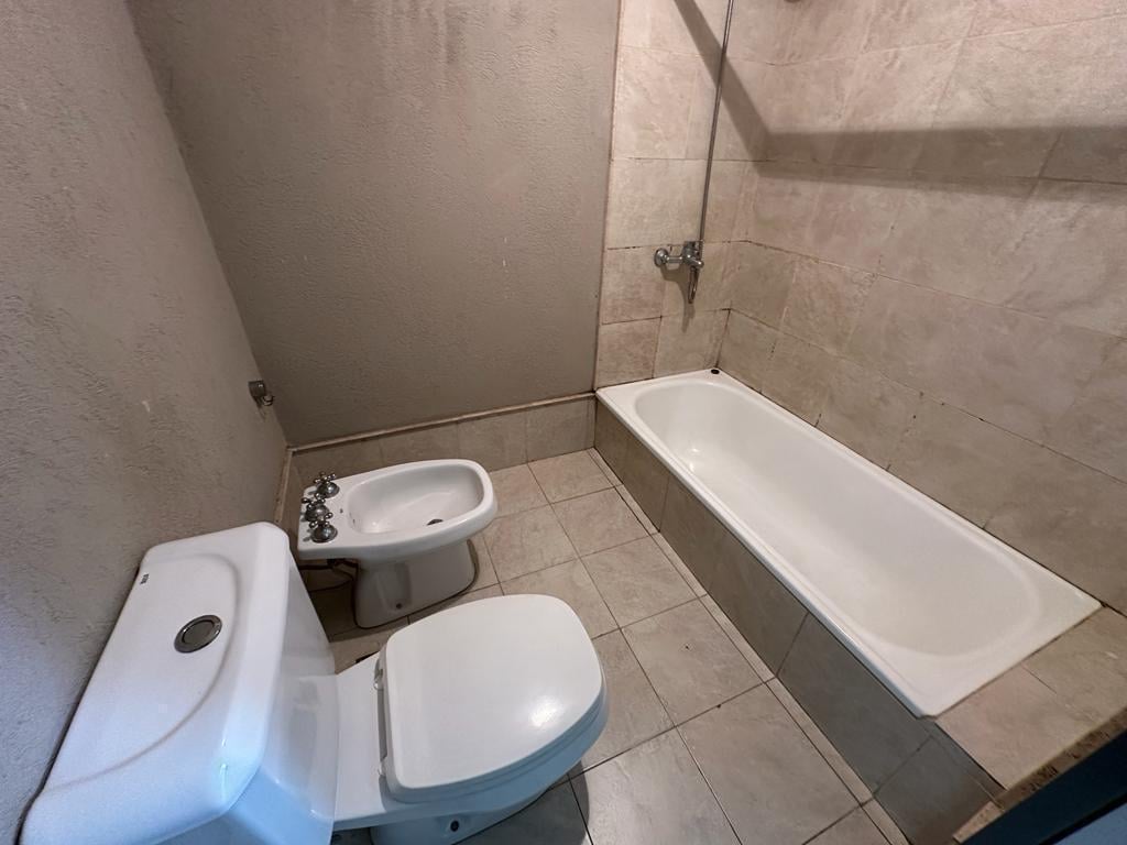 Foto de Alquiler Departamento Dos Ambientes con Patio - Liniers, imagen 1